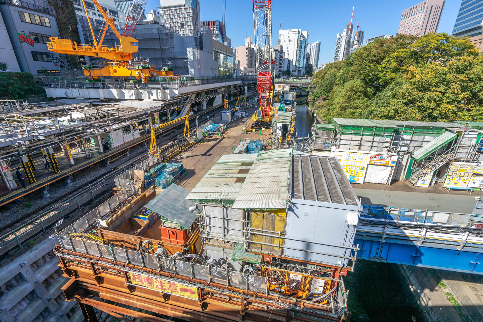 県の公共施設建設プロジェクト